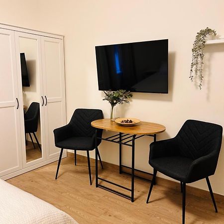 Pop Luxury Apartments Belgrado Buitenkant foto